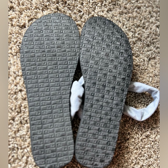 Sanuk Women's Yoga Sling Ella
Dark Olive Sandal size 8 - Picture 7 of 7